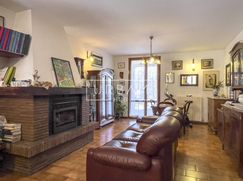 Casa Bi/Trifamiliare in Residenziale