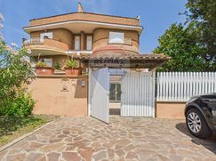 Casa Bi/Trifamiliare in Residenziale