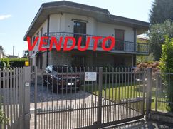 Casa Bi/Trifamiliare in Residenziale