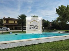 Casa Bi/Trifamiliare in Residenziale