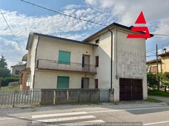 Casa Bi/Trifamiliare in Residenziale