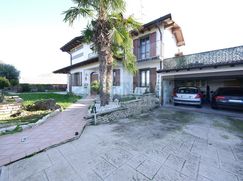Casa Bi/Trifamiliare in Residenziale
