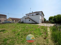 Casa Bi/Trifamiliare in Residenziale