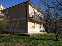 Casa Bi/Trifamiliare in Residenziale