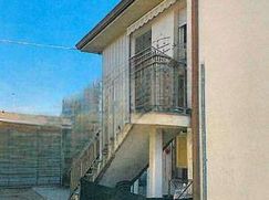 Casa Bi/Trifamiliare in Residenziale