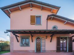 Casa Bi/Trifamiliare in Residenziale