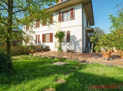 Casa Bi/Trifamiliare in Residenziale