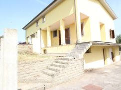 Casa Bi/Trifamiliare in Residenziale