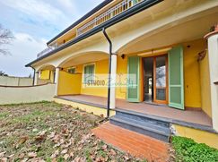 Casa Bi/Trifamiliare in Residenziale