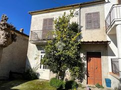 Casa Bi/Trifamiliare in Residenziale