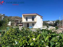 Casa Bi/Trifamiliare in Residenziale