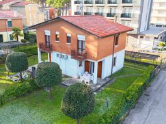 Casa Bi/Trifamiliare in Residenziale
