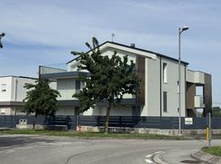 Casa Bi/Trifamiliare in Residenziale