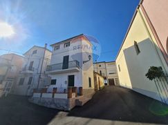 Casa Bi/Trifamiliare in Residenziale