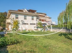 Casa Bi/Trifamiliare in Residenziale