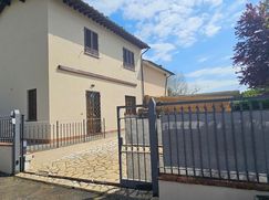 Casa Bi/Trifamiliare in Residenziale