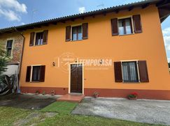 Casa Bi/Trifamiliare in Residenziale