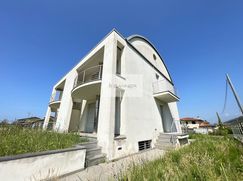 Casa Bi/Trifamiliare in Residenziale