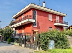 Casa Bi/Trifamiliare in Residenziale