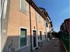 Casa Bi/Trifamiliare in Residenziale
