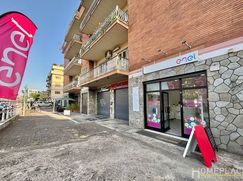 Negozio/Locale commerciale in Commerciale
