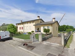 Casa Bi/Trifamiliare in Residenziale