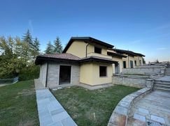 Casa Bi/Trifamiliare in Residenziale