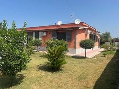 Casa Bi/Trifamiliare in Residenziale
