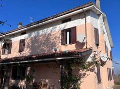 Casa Bi/Trifamiliare in Residenziale