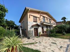 Casa Bi/Trifamiliare in Residenziale