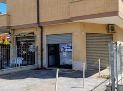 Negozio/Locale commerciale in Commerciale