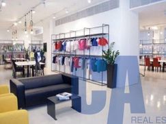 Attività/Licenza (con o senza mura) in Commerciale