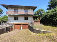 Casa Bi/Trifamiliare in Residenziale