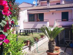 Casa Bi/Trifamiliare in Residenziale
