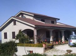 Casa Bi/Trifamiliare in Residenziale