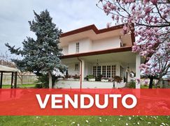 Casa Bi/Trifamiliare in Residenziale