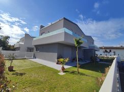 Casa Bi/Trifamiliare in Residenziale