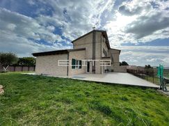 Casa Bi/Trifamiliare in Residenziale