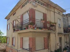 Casa Bi/Trifamiliare in Residenziale