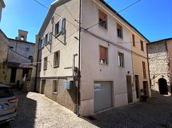 Casa Bi/Trifamiliare in Residenziale
