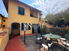 Casa Bi/Trifamiliare in Residenziale