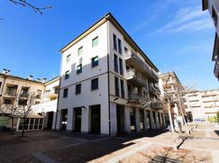 Negozio/Locale commerciale in Commerciale