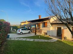 Casa Bi/Trifamiliare in Residenziale