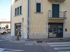 Negozio/Locale commerciale in Commerciale