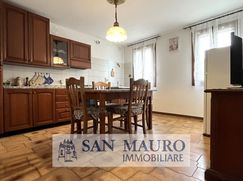 Casa Bi/Trifamiliare in Residenziale