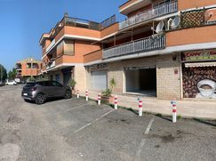 Negozio/Locale commerciale in Commerciale