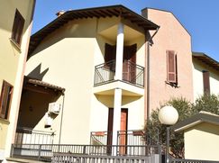 Casa Bi/Trifamiliare in Residenziale