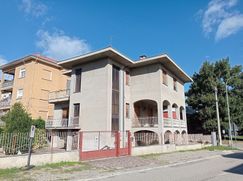 Casa Bi/Trifamiliare in Residenziale