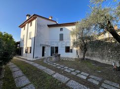 Casa Bi/Trifamiliare in Residenziale