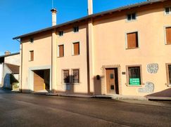 Casa Bi/Trifamiliare in Residenziale